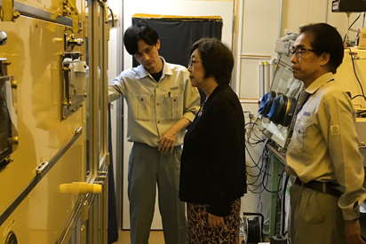 Discussion with State Minister Ota on the Development of Film-type Perovskite Solar Cells